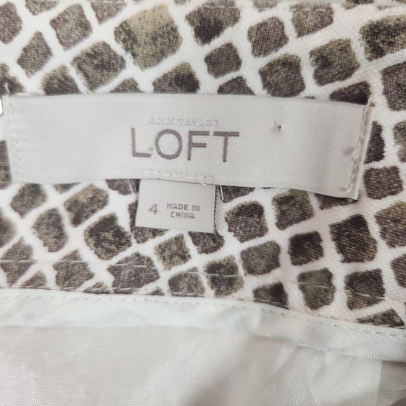 Ann Taylor Loft, Misses' Size 4, Giraffe Print Knee length skirt. - Picture 7 of 8